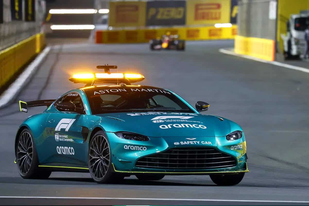 애스턴마틴 밴티지 F1 세이프티 카