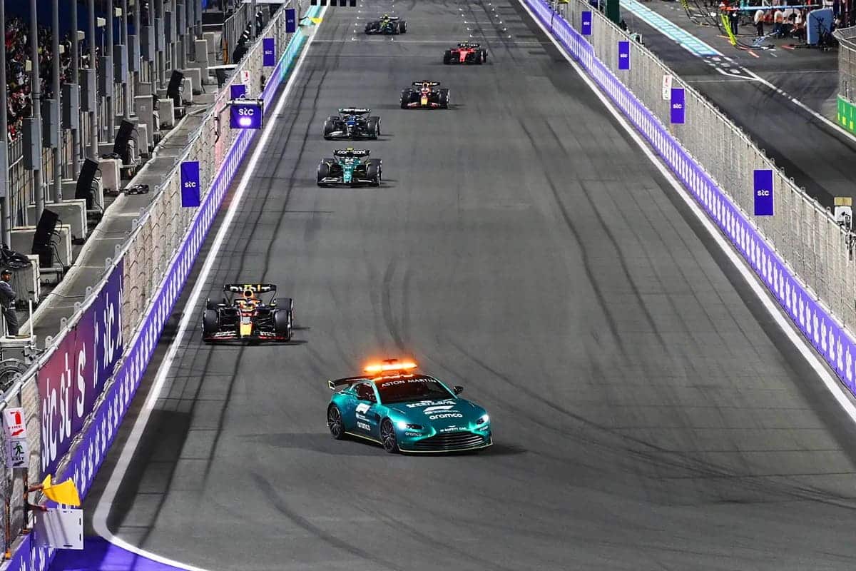 애스턴마틴 밴티지 F1 세이프티 카 