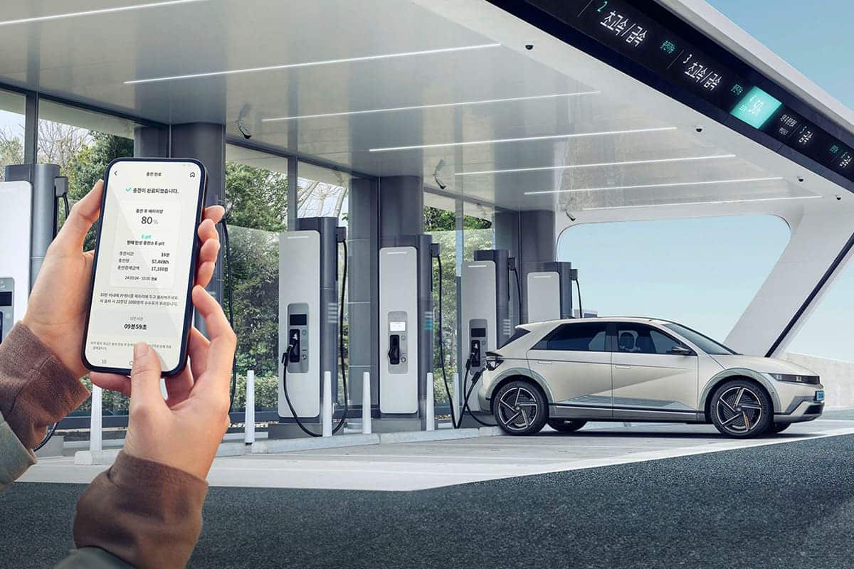 현대차 신형 아이오닉 5 고속 충전 중