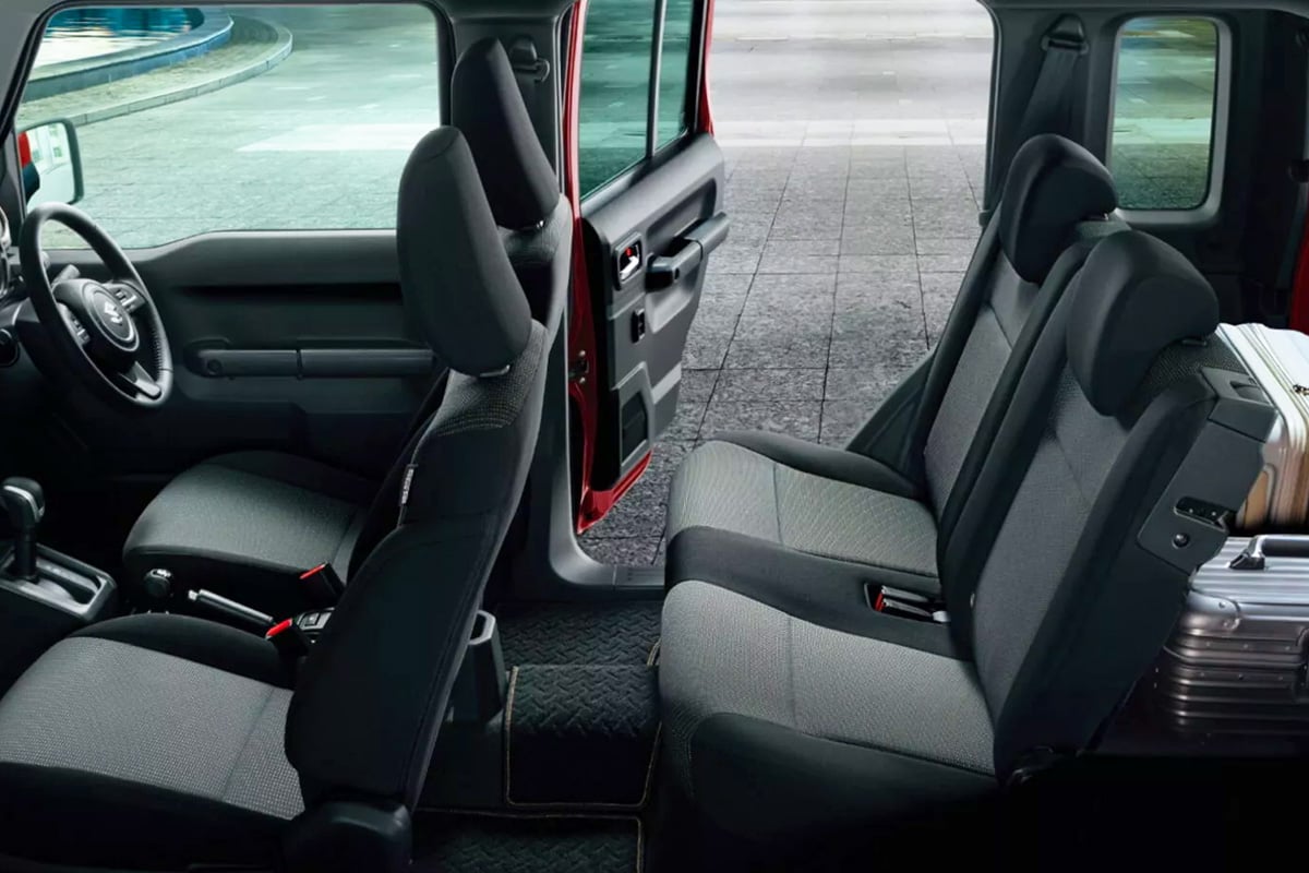 스즈키 짐니 노마드 실내 스즈키 짐니 노마드 실내