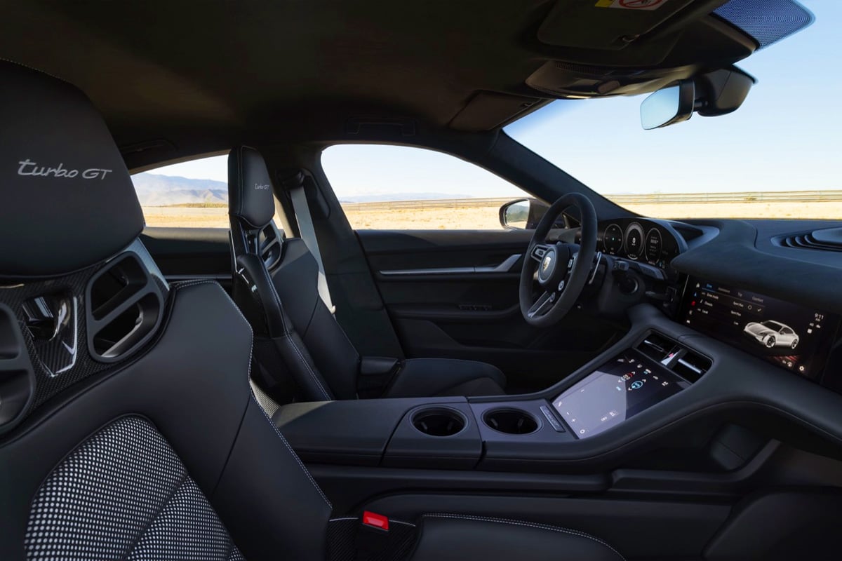 포르쉐 타이칸 터보 GT 바이작 패키지 실내