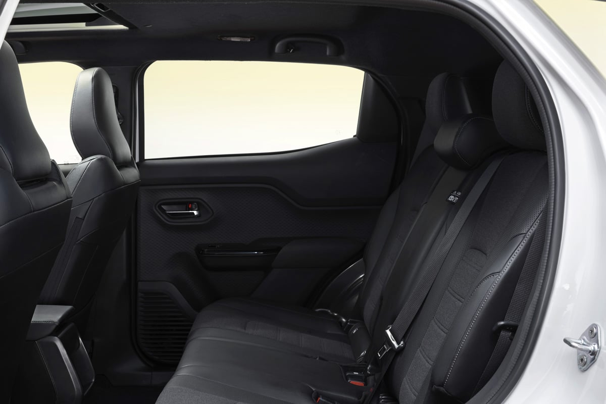 토요타 어반 크루저 실내