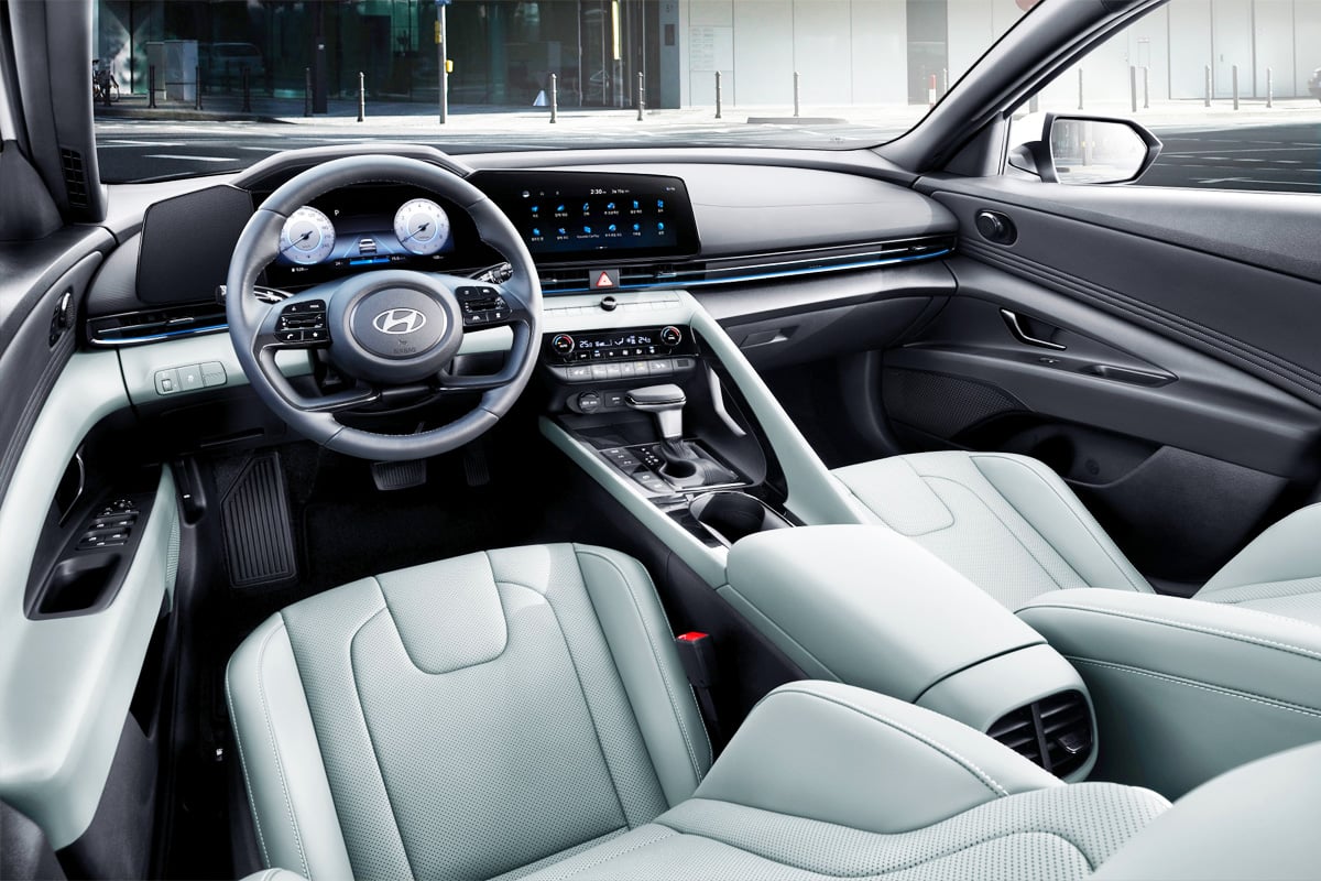 “연비가 무려 21.1km/L”.. 그랜저마저 꺾어버린 ‘2천만 원대’ 국민 세단