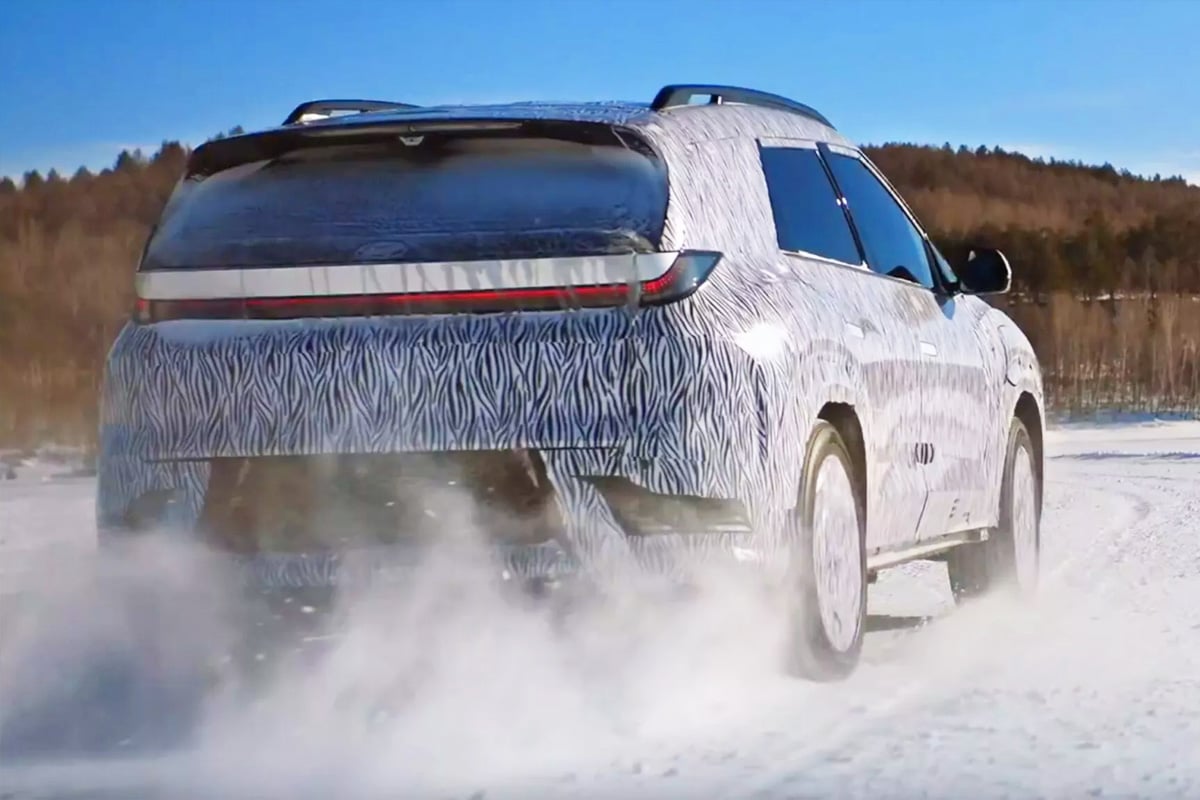 현대차 새로운 전기 SUV 티저