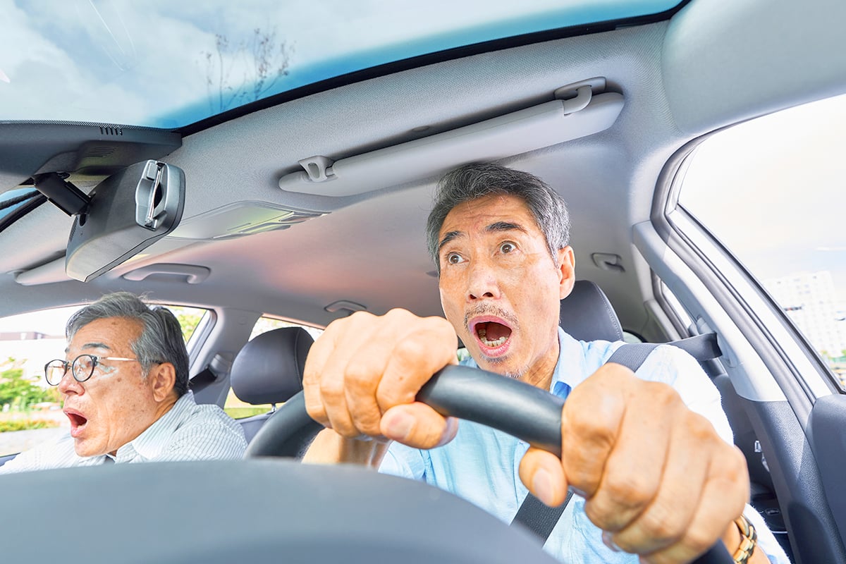 “브레이크 대신 엑셀 밟았다”.. 고령 운전자 사고 막는 방법 등장, 뭐길래?