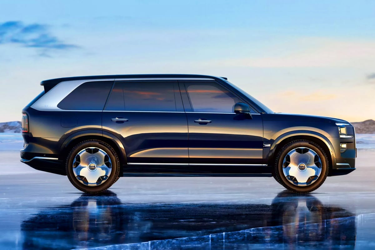 “이 크기에 제로백이 3초?”.. 롤스로이스 닮은 대형 하이브리드 SUV 등장