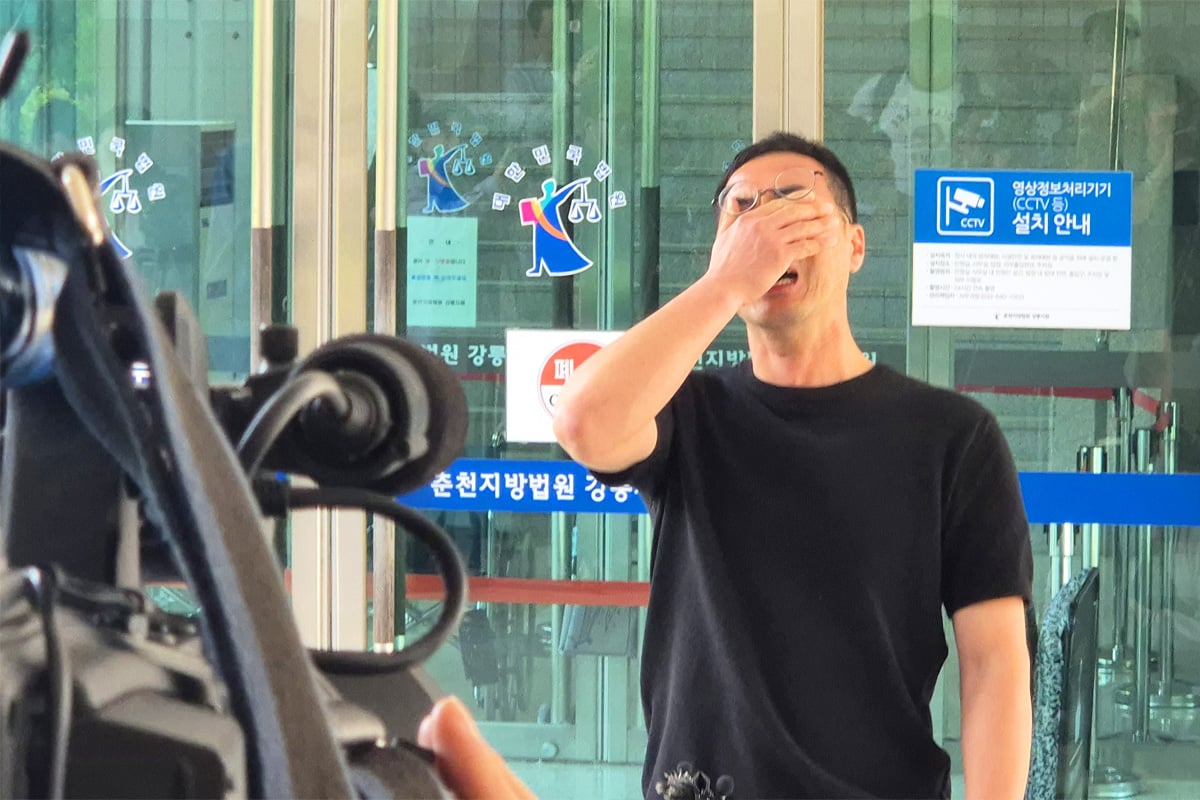 재판을 마친 후 오열하는 고(故) 이도현 군의 아버지 이상훈씨