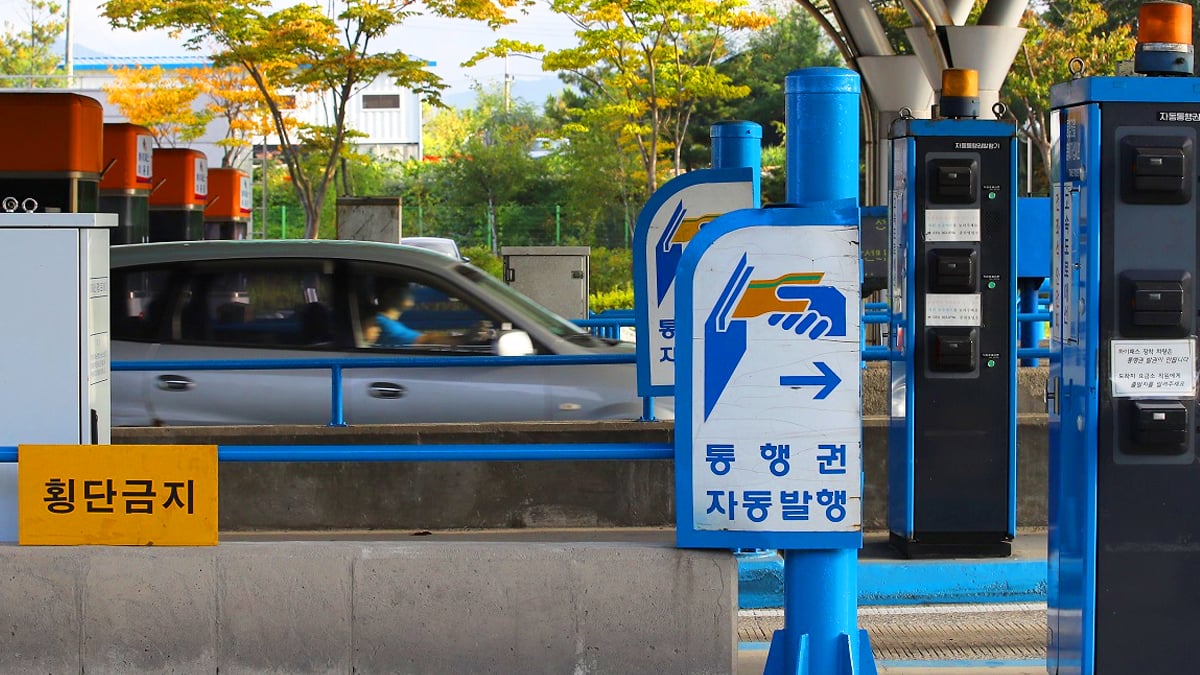 톨게이트 지나자마자 ‘걸렸다’… 운전자들 당황하게 만드는 ‘단속’의 정체