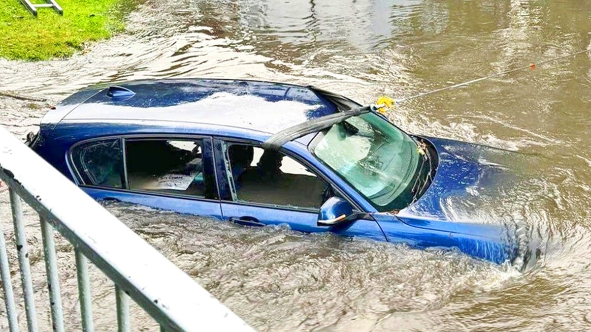 침수 피해 자동차 예시