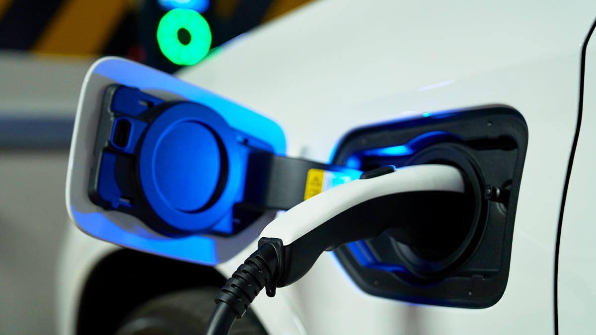 친환경차가 휘발유차 앞섰다