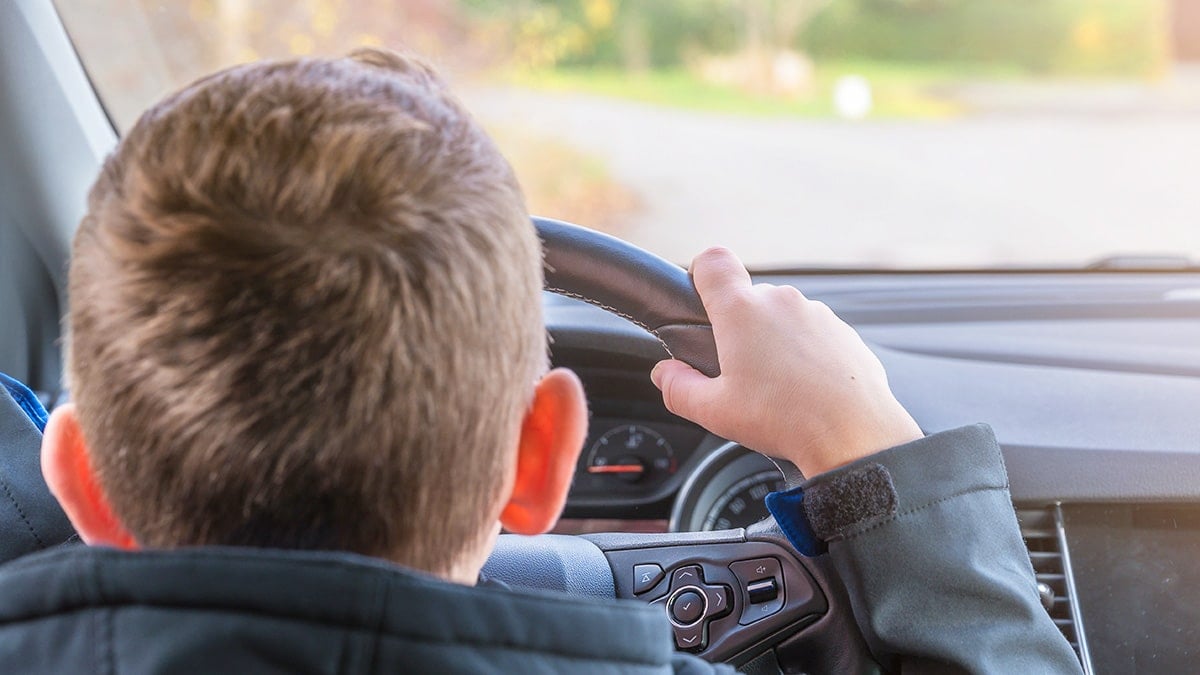 초등생 운전석 탑승 논란