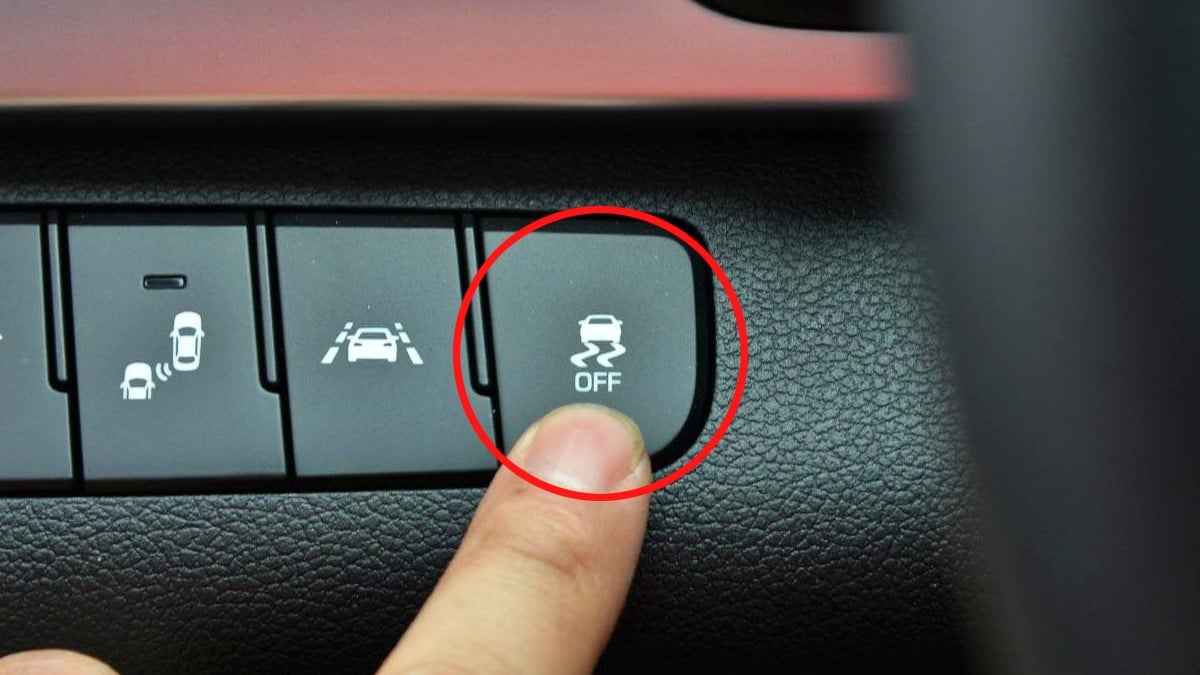 “10년 타면서 이걸 몰랐네”… 대부분이 모르는 ‘이 버튼’ 3초 누르면 생기는 마법