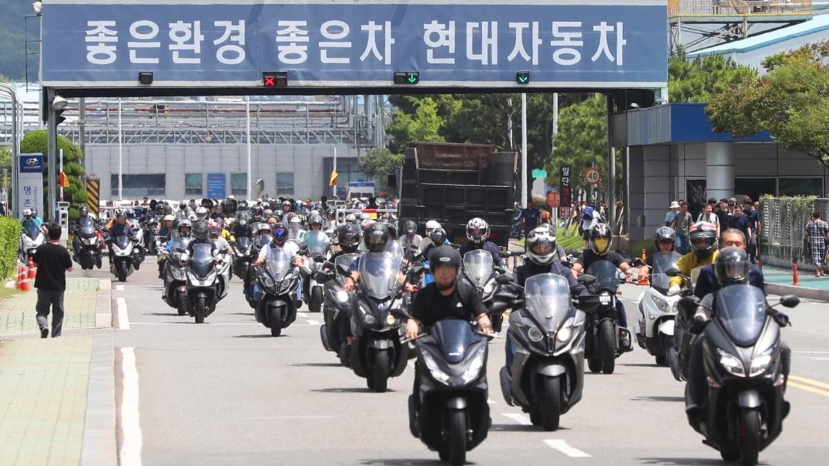 일찍 퇴근 중인 울산시 북구 현대자동차 근무자들