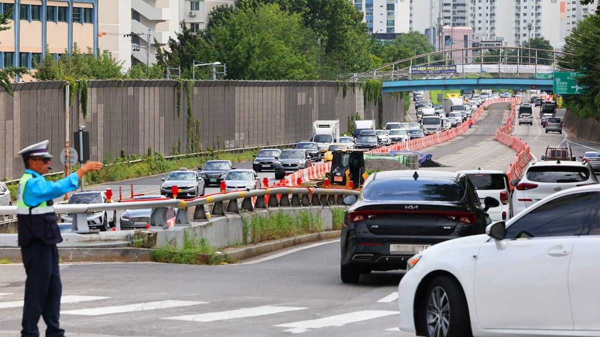 서부간선도로 평면화 사업으로 정체된 도로