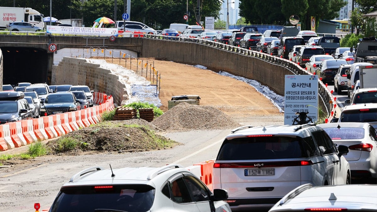 서부간선도로 평면화 사업으로 정체된 도로
