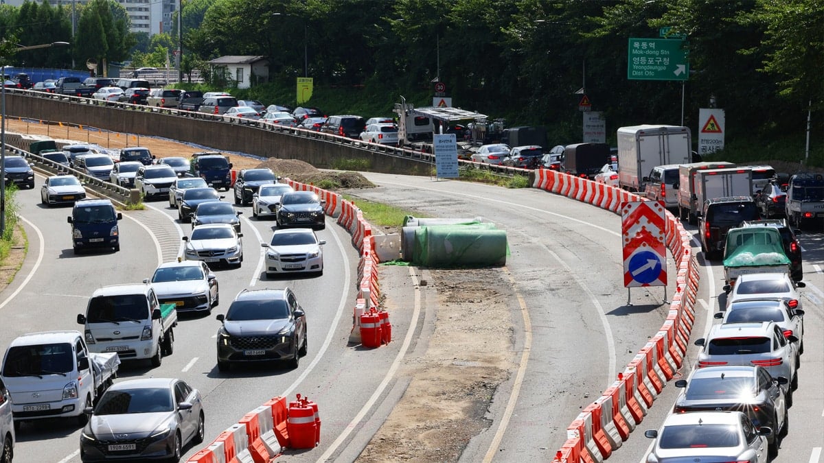 서부간선도로 평면화 사업으로 정체된 도로