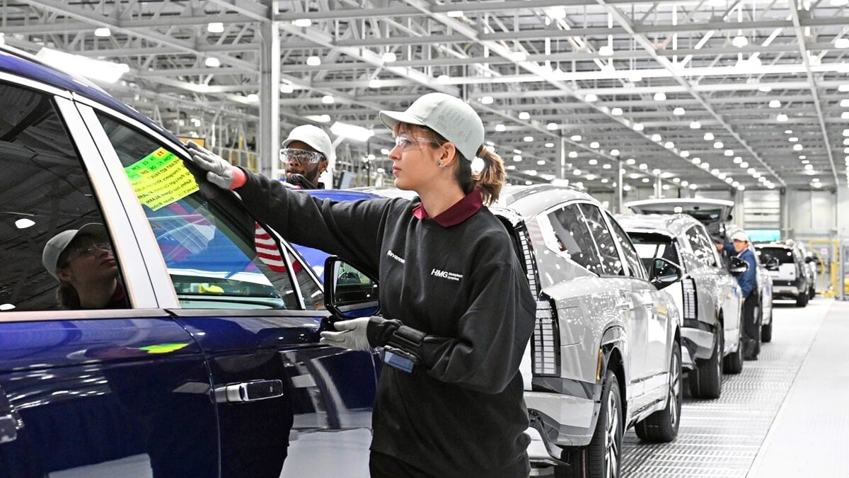 HMGMA에서 근무 중인 현지 직원