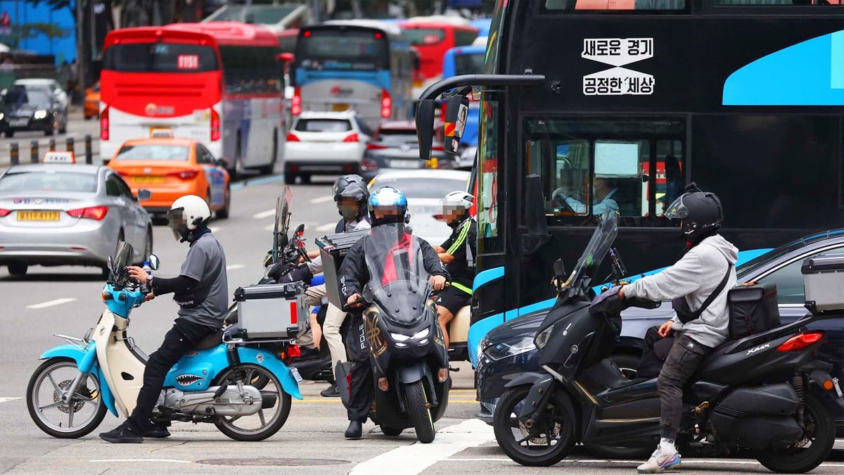 도로 위 오토바이들
