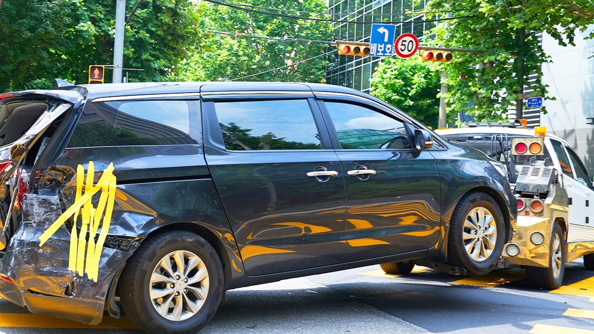 견인 되어가는 사고 차량