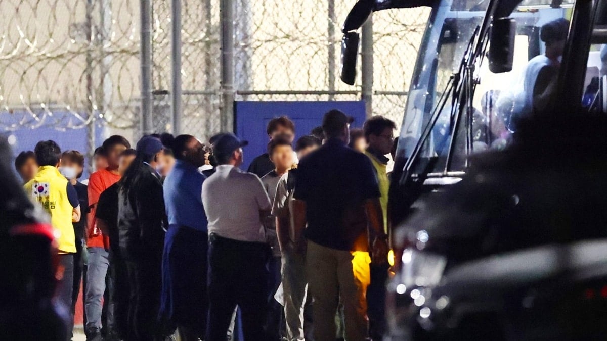 구금시설을 나서는 현대차-LG엔솔 배터리공장 건설 현장 직원