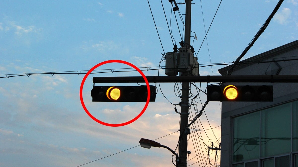 “이제 노란불에 지나가도 다 걸립니다”… 운전자 99%가 모르는 ‘신호위반 단속’ 기준