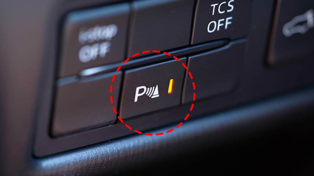 자동차 내부의 'P' 버튼 자동차 내부의 'P' 버튼