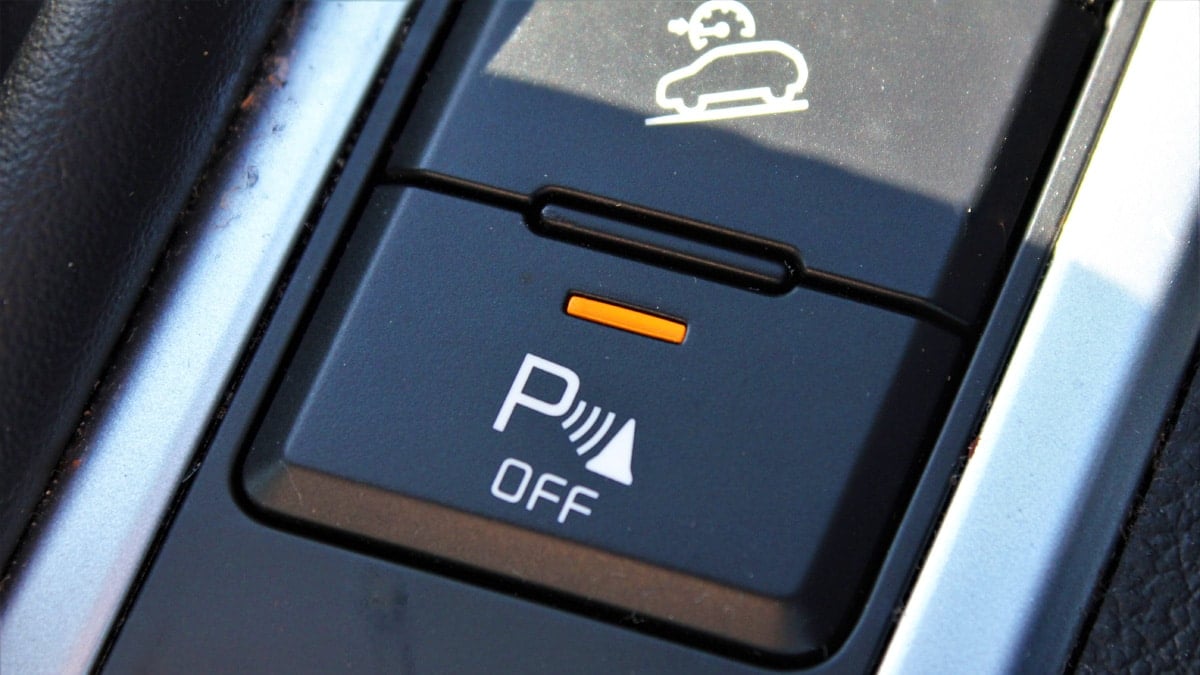 자동차 내부의 'P' 버튼 자동차 내부의 'P' 버튼