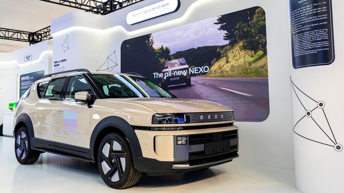 경주 APEC 경제전시장에 전시된 '디 올 뉴 넥쏘'