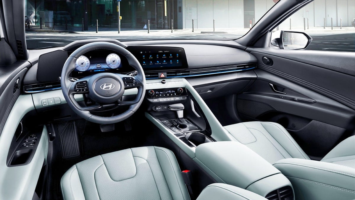 현대차 아반떼 실내