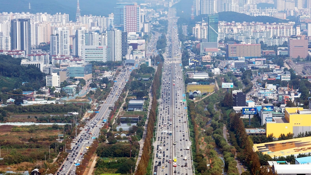 추석 연휴 하루 앞둔 경부고속도로