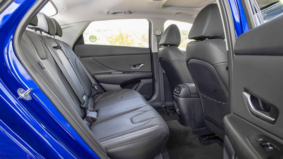 현대차 아반떼 하이브리드 실내