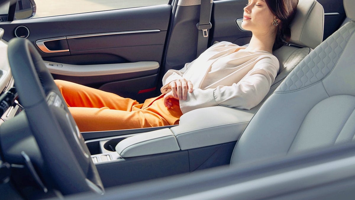 “잡음도 없는데 연비 23km/L”… 300만 원 할인으로 K5보다 싸게 사는 ‘중형 세단’