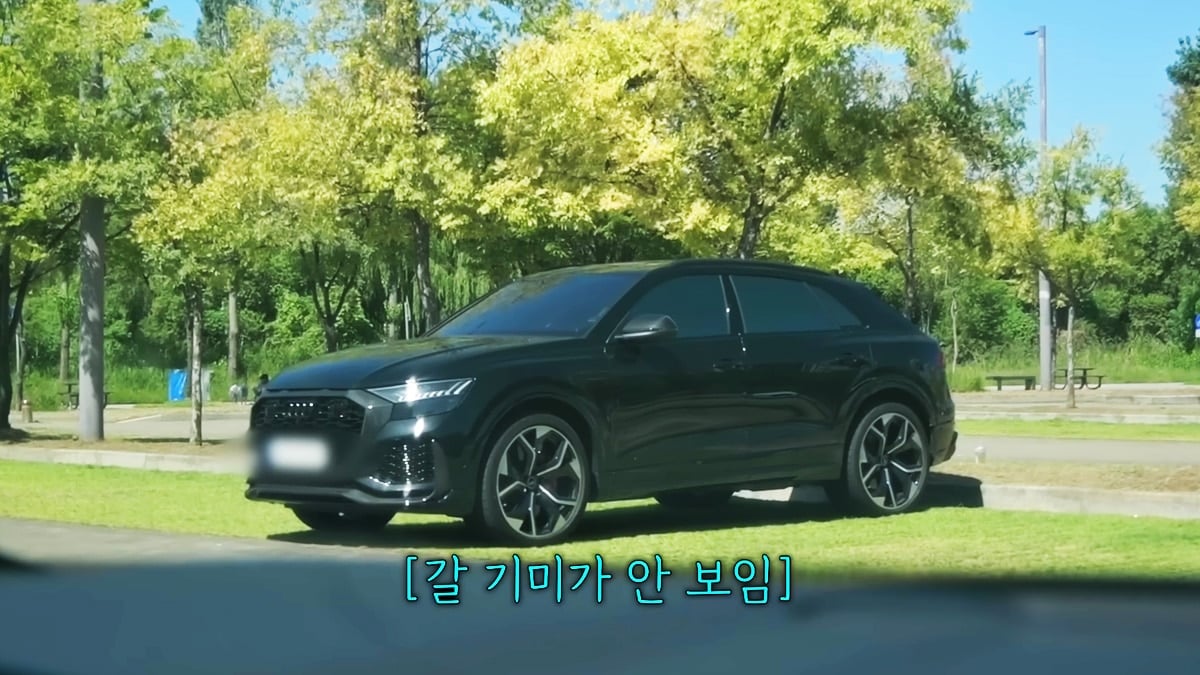장윤정의 자차 아우디 RS Q8