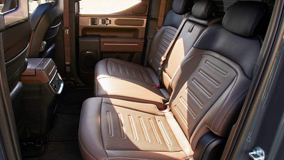 기아 타스만 실내