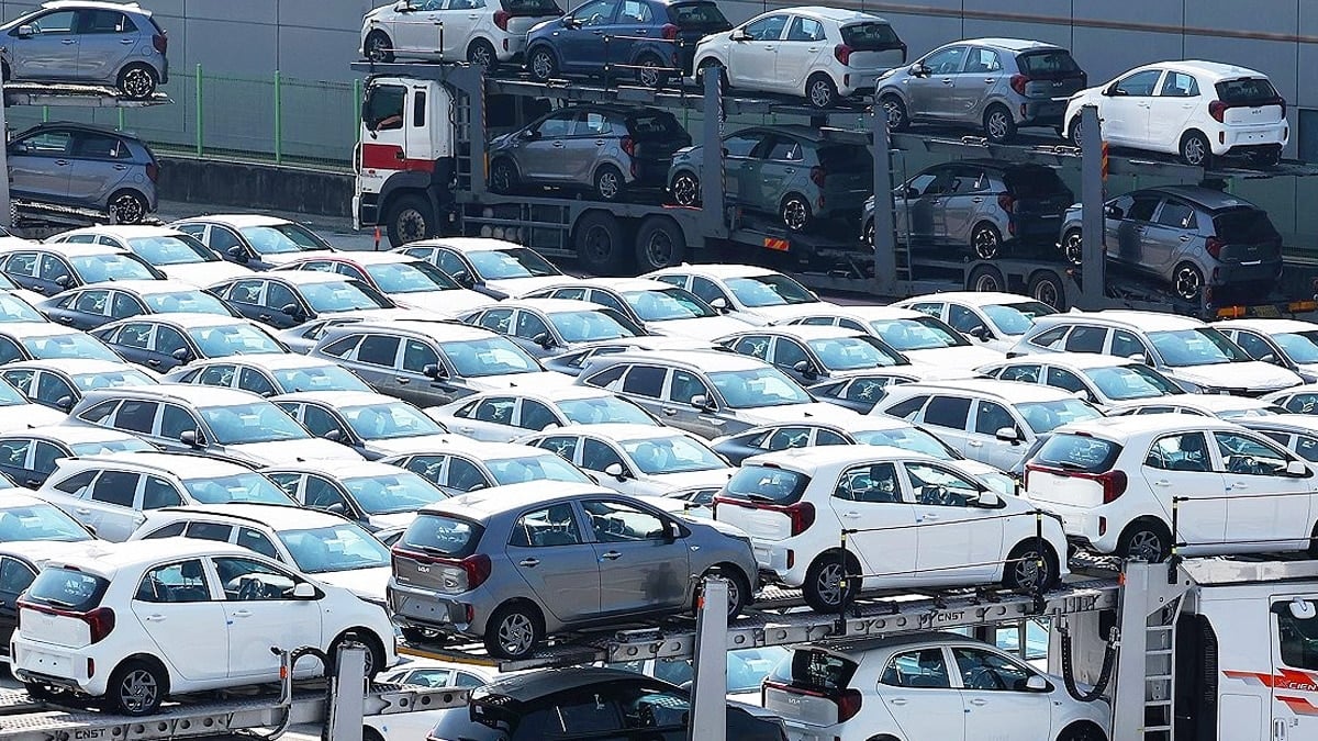 수출 대기 중인 자동차 수출 대기 중인 자동차