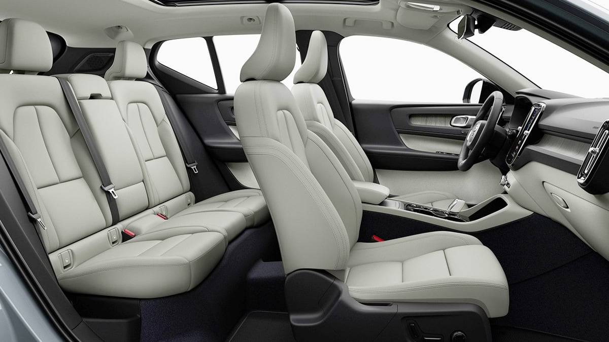 볼보 2026년형 XC40 실내