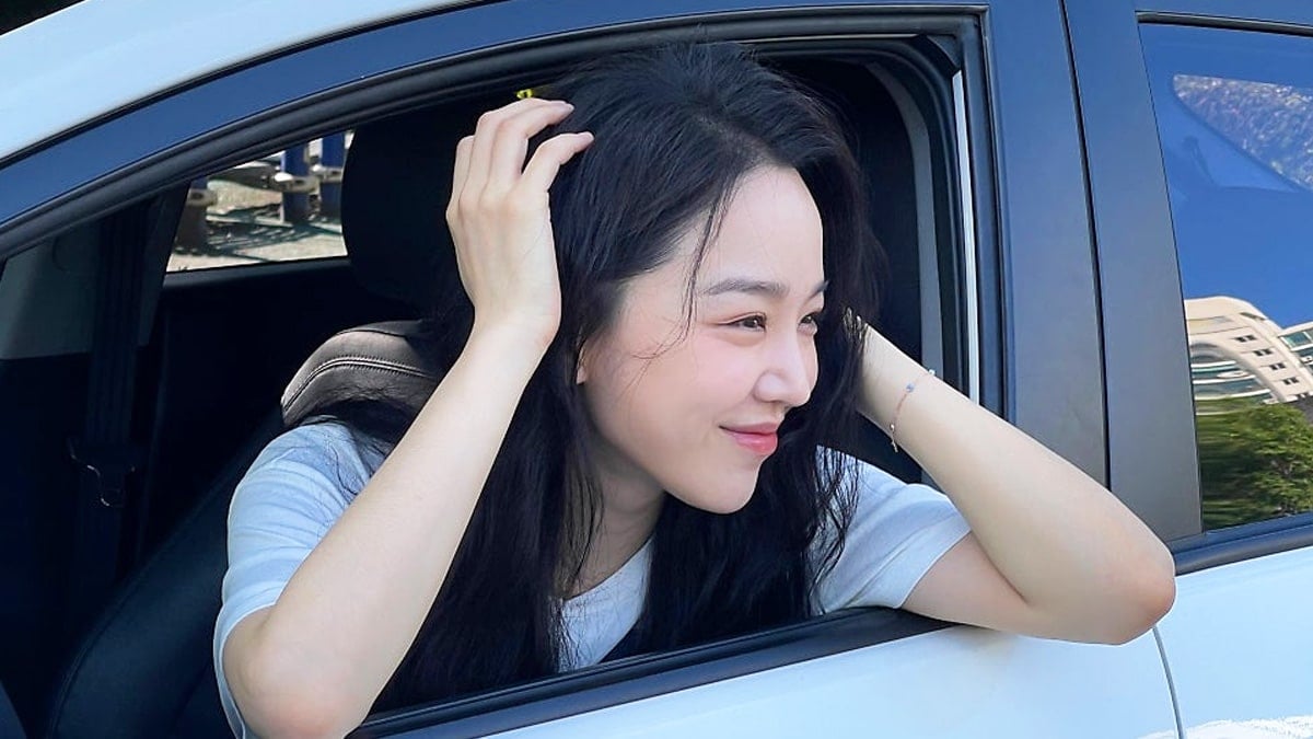 “20억 버는데 차가 400만 원?”… 배우 신혜선이 10년 된 ‘이 車’를 아직도 타는 이유