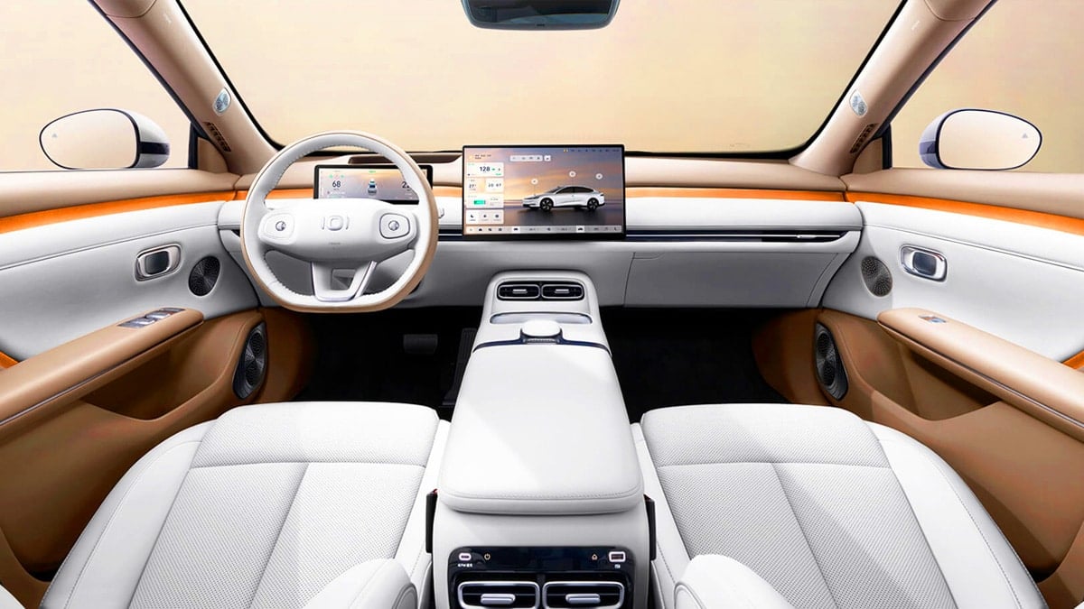 “그랜저보다 넓은데 2,460만 원?”… 서울-부산 2번 왕복하고도 남는 ‘괴물 세단’ 등장