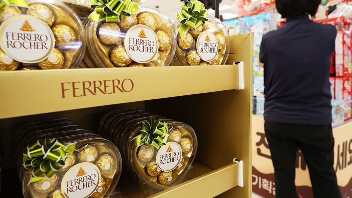 “금박 벗기니 메이드 인 차이나?”… 페레로 로쉐, 가격은 그대론데 ‘중국산’ 변경