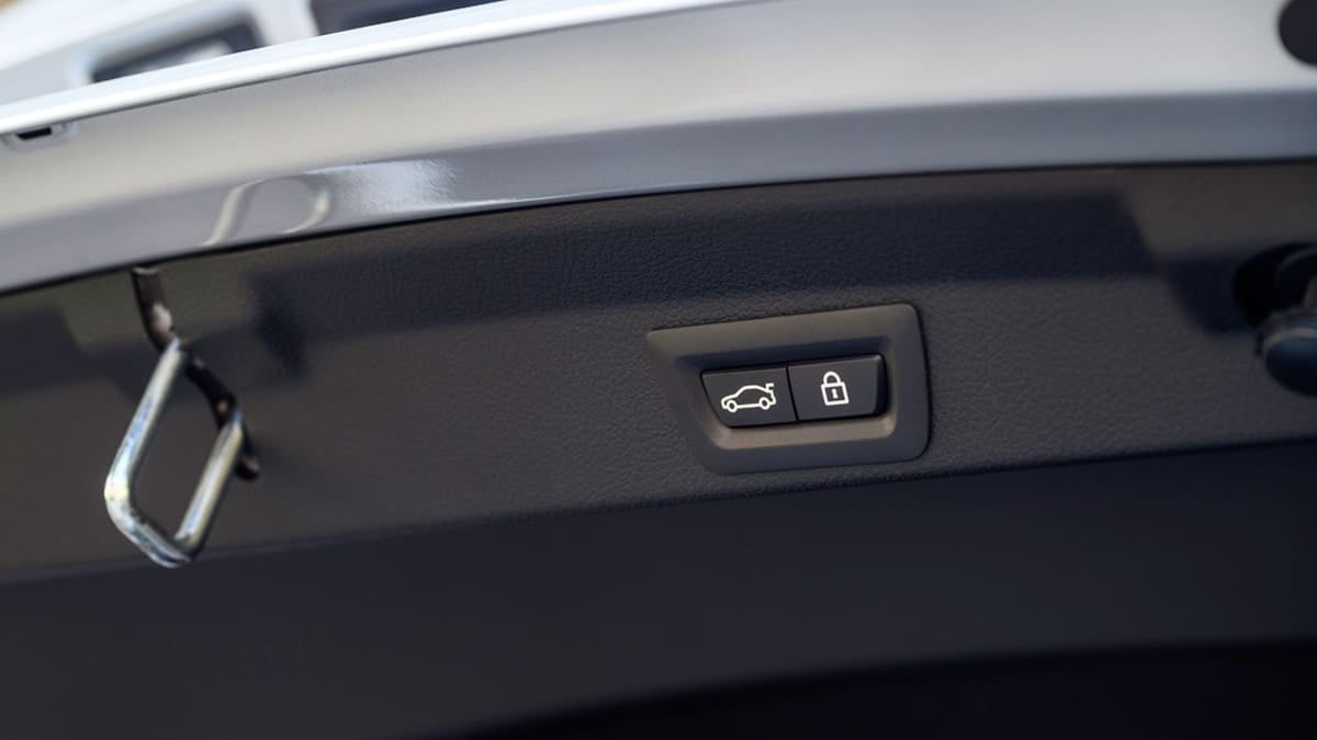 자동차 전동 트렁크 버튼