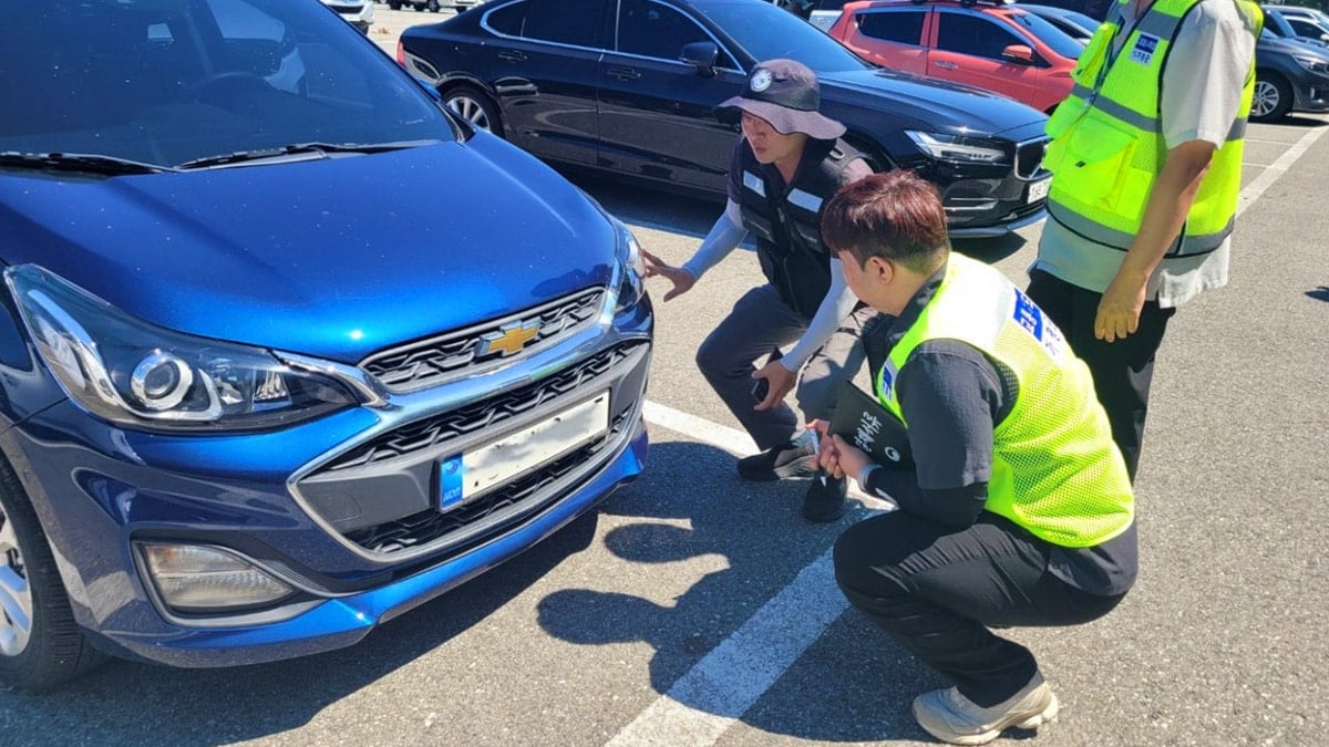 불법튜닝 자동차 단속 중