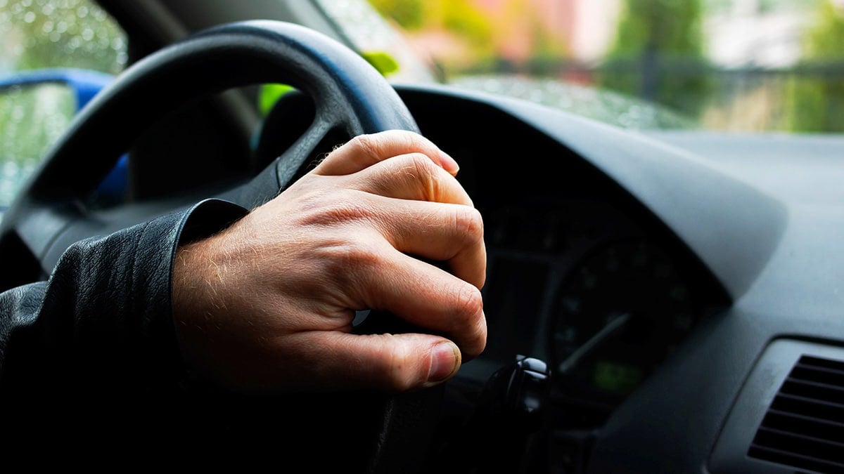 장애물이 있는 방향으로 핸들 감기