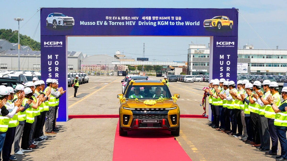 KGM 무쏘 EV 및 토레스의 수출 선적 기념 행사