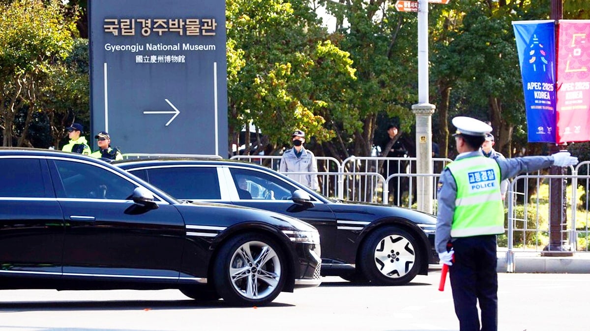 이재명 대통령이 탄 G90 차량들의 행렬