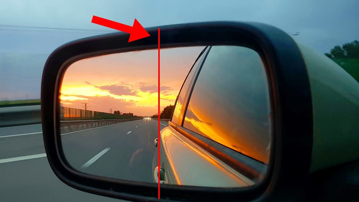 좌측 사이드미러, 선을 기준으로 3등분(좌, 중, 우) 