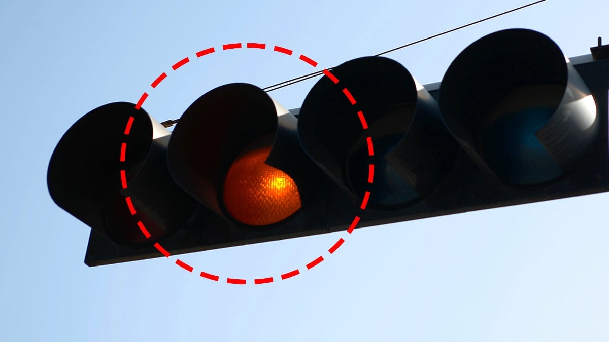 “멈추다가 사고 나도 내 탓”… 운전 경력 20년도 힘들어하는 노란 불의 ‘기준’