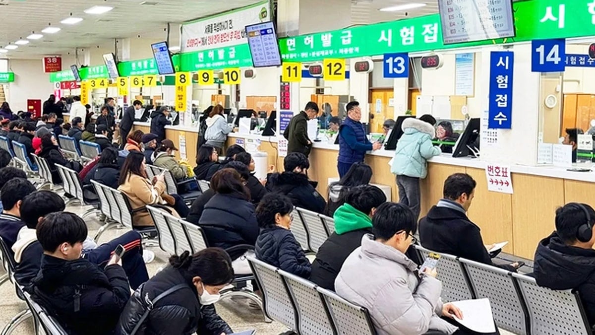 시민들로 붐비는 운전면허시험장