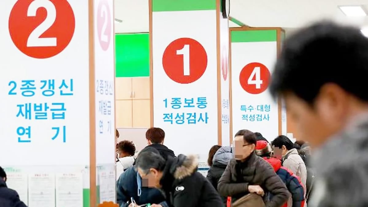 시민들로 붐비는 운전면허시험장