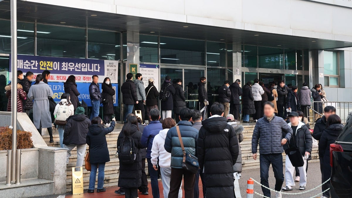 운전면허 갱신을 위해 강남운전면허시험장에 몰린 시민들