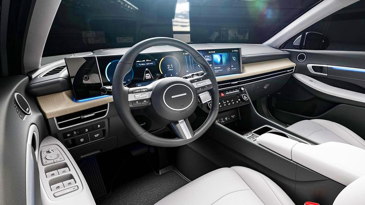 현대차 현행 쏘나타 실내